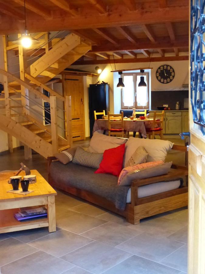 Gite De L'Amistat Val-de-Sos Exteriör bild